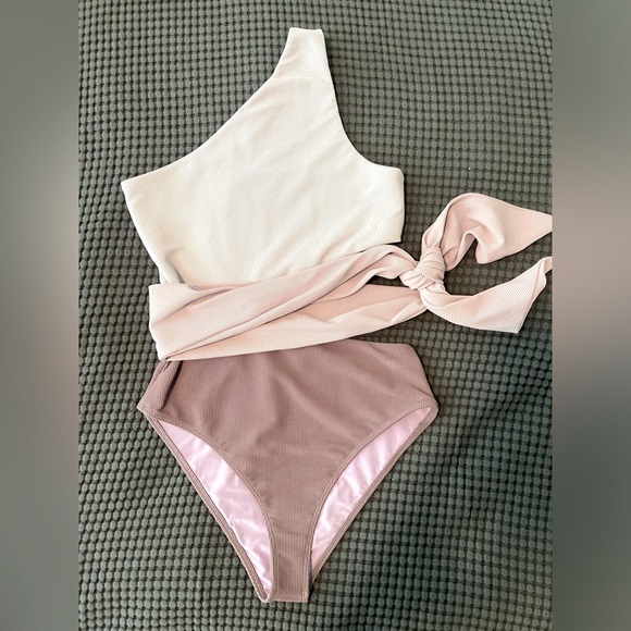 BEACH RIOT Carlie One Piece In Lavender Fields M - Picture 3 of 8